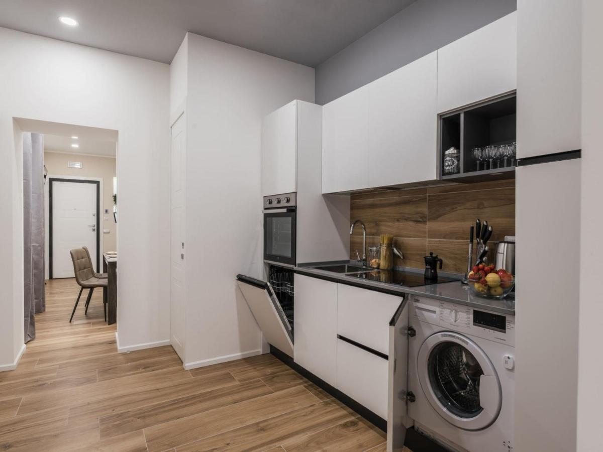 The Best Rent - Modern Three-Bedroom Apartment A Few Steps From The Colosseum Exterior foto